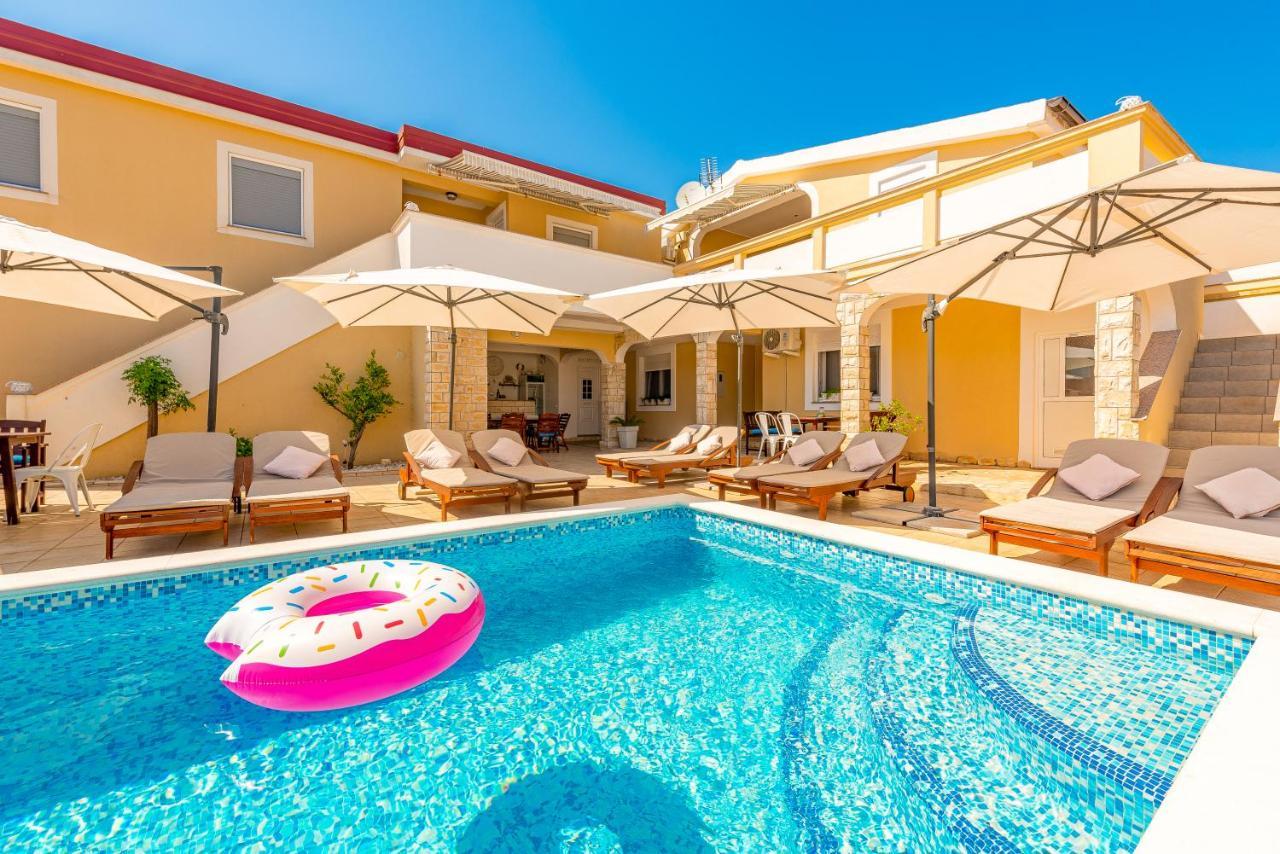 Villa Karmen - Poolhouse Vir Buitenkant foto