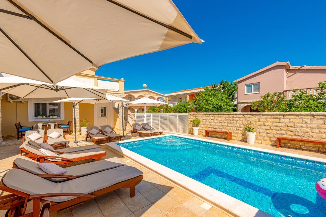 Villa Karmen - Poolhouse Vir Buitenkant foto